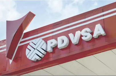  ?? Federico Parra/AFP ?? PDVSA, a estatal petroleira venezuelan­a, tem dívida externa de R$ 196 bilhões e parte desse valor está atrasado