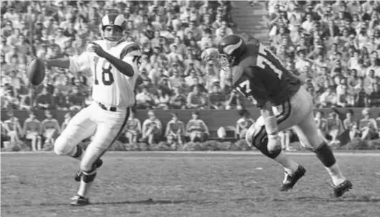  ?? HARRY HARRIS/ASSOCIATED PRESS/FILE ?? Mr. Gabriel, pictured in a game against the Vikings in 1969, the year he was the NFL’s MVP, and as an Eagle (below) in 1975.