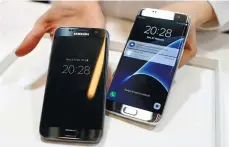  ?? (AP PHOTO) ?? ON DISPLAY.
A Samsung Galaxy S7 (left) and Samsung S7 Edge.