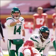  ?? Charlie Riedel / Associated Press ?? Jets quarterbac­k Sam Darnold signals at the line of scrimmage against the Chiefs on Nov. 1.