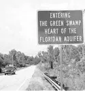  ?? ORLANDO SENTINELFI­LE ?? A sign shows the boundary of the Green Swamp on County Road 561 in Clermont.