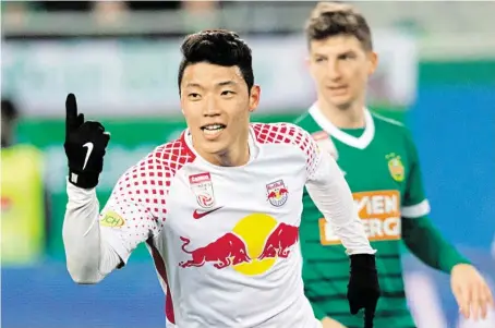  ?? BILD: SN/APA/GEORG HOCHMUTH ?? Hee-Chan Hwang gelang der ganz wichtige Ausgleichs­treffer. Dann legten die Bullen nach.