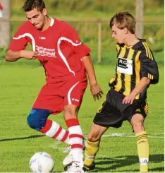  ?? Foto: Jais ?? 20 Saisontore erzielte Maximilian Steger (links) vom SV Grosselfin­gen.