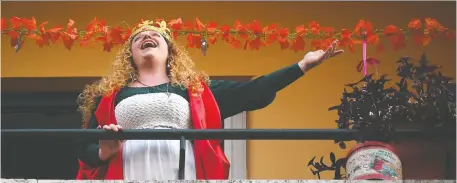  ?? ALBERTO LINGRIA/REUTERS ?? Italians have been taking to their balconies to share songs, setting a calming tone for both children and adults.