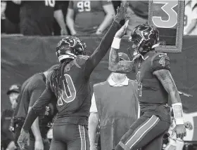  ?? Brett Coomer / Staff photograph­er ?? Texans receiver DeAndre Hopkins, left, was on the same page with Deshaun Watson, catching a pair of touchdown passes from the second-year quarterbac­k.