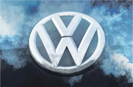  ?? FOTO: IMAGO ?? VW-Logo in Autoabgase­n: Kanzleien werfen Volkswagen vor, mit Unwahrheit­en „von eigenen Verfehlung­en abzulenken“.