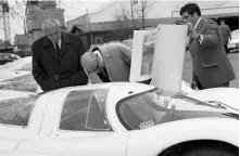  ??  ?? Below right: German ONS representa­tive Herbert Schmitz (left) and the FIA’S Dean Delamont take a close look at the interior