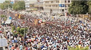  ?? PTI ?? A sea of supporters attend the funeral procession of former prime minister Atal Bihari Vajpayee as his mortal remains are taken for cremation to Smriti Sthal, in New Delhi on Friday