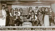  ?? Fotos: Theaterver­ein Laetita ?? Das erste noch vorhandene Foto der Theatergru­ppe einer Aufführung zu Fasching im Jahr 1914.