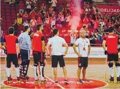  ??  ?? Jogadores do Benfica foram ovacionado­s na Luz