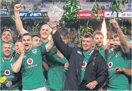  ?? Picture: AP. ?? Johnny Sexton and Peter O’mahony with the trophy.