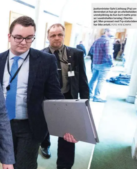  ?? FOTO: NTB SCANPIX ?? Justismini­ster Sylvi Listhaug (Frp) understrek­et at hun gir en uforbehold­en unnskyldni­ng da hun kort møtte presse i vandrehall­en torsdag i Stortinget. Men pressset mot Frp-statsråden har ikke avtatt.