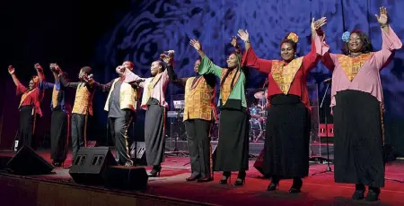  ??  ?? Dal 1986 L’anno in cui nasce l’Harlem Gospel Choir, che stasera si esibirà sul palco dell’Auditorium nella Sala Sinopoli