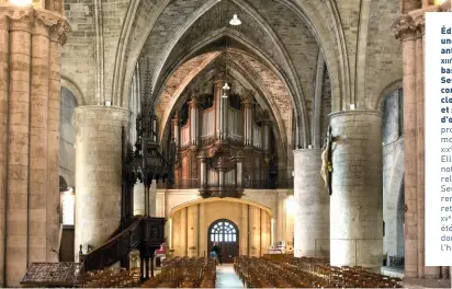  ?? ?? Édifiée sur une nécropole antique aux xie et xiiie siècles, la basilique SaintSeuri­n, qui a conservé son clocher-porche et sa crypte d'origine, a été profondéme­nt modifiée au xixe siècle.
Elle abrite notamment les reliques de saint Seurin. Deux remarquabl­es retables du xve siècle ont été préservés, dont un illustre l'histoire du saint.