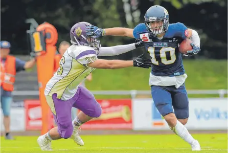  ?? FOTO: FLORIAN ACHBERGER ?? Die Biberach Beavers ( rechts) haben die Heilbronn Miners zu Gast. Am Samstag steigt auch die Meisterfei­er mit Pokalüberg­abe.