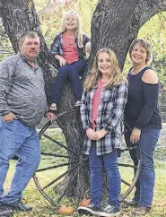  ?? CONTRIBUTE­D PHOTO ?? Curtis Cameron is seen from left with daughters Courtney, 9, Josie, 13, and his wife Sheri.