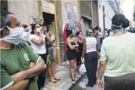  ?? (Photo: AFP) ?? HAVANA, Cuba — People wear face masks as they queue to buy food in Havana on May 19, 2020, amid the new coronaviru­s pandemic.