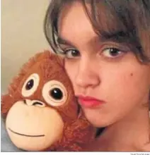  ?? INSTAGRAM. ?? La cantante, con su nueva imagen con flequillo y un peluche.