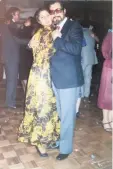  ??  ?? El director, bailando con su hija Guillermin­a Solé, en 1982, en NY.