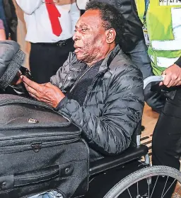  ?? FOTO: AFP ?? Pelé tiene problemas para caminar y por eso no quiere salir de casa.