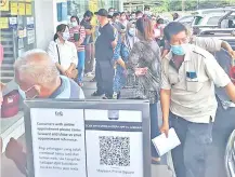  ??  ?? Customers waiting for their turns to do transactio­ns at Maybank Prima Square in Sandakan.