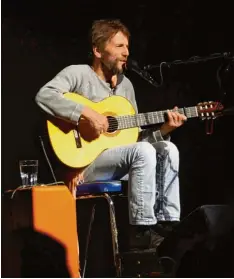  ?? Foto: Jakob Stadler ?? Hans Söllner hat eine ähnliche Wirkung wie seine geliebten Marihuana Pflänzchen: Man weiß nicht genau, warum man gut drauf ist, aber die Wirkung ist eindeutig spür bar.