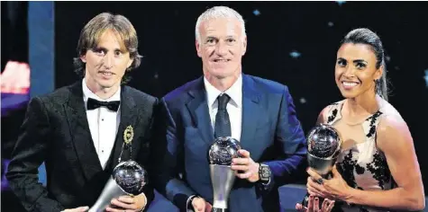  ?? AFP ?? Die drei wichtigste­n Gewinner (v. l.): Bester Spieler Luka Modric, bester Trainer Didier Deschamps und beste Spielerin Marta.