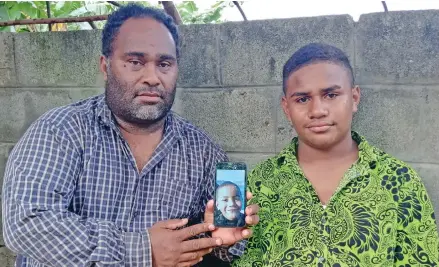  ?? Photo: Susana Tuilau ?? Ezekiel Ame Tale’s uncle Laisenia Toniasau (left), and his older brother Akariva Vukaro.