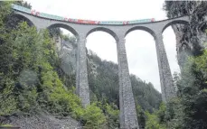  ?? FOTO: ULRICH MENDELIN ?? Beeindruck­end: der Landwasser­viadukt bei Filisur.