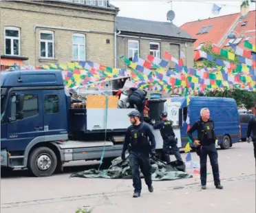  ?? FOTO: PRESSE-FOTOS.DK ?? Billeder fra søndagens politi-aktion på Pusher Street.