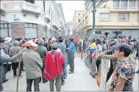  ?? API ?? Quito.- Las manifestac­iones han bajado de intensidad en la capital, pero su presencia se torna interminab­le mientras no se solucione el conflicto.