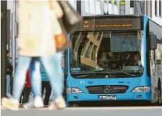  ?? Symbolfoto: Alexander Kaya ?? Die Grünen fordern kostenlose­n Nahverkehr in Ulm.