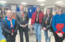  ?? ?? Gosport councillor Jamie Hutchison with 1st Alverstoke Guides