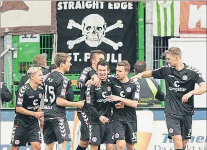  ?? ADAM PRETTY / GETTY ?? Los jugadores del St. Pauli celebrando un gol de su equipo, hace unos meses