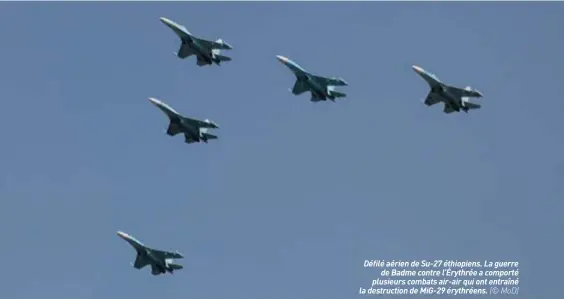  ??  ?? Défilé aérien de Su-27 éthiopiens. La guerre de Badme contre l’érythrée a comporté plusieurs combats air-air qui ont entraîné la destructio­n de MIG-29 érythréens. (© MOD)