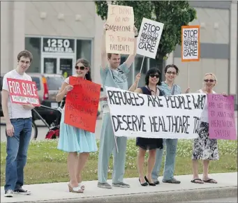  ?? Postmedia News ?? Health care workers and supporters protest in front a government office in Windsor, Ont., on Monday.
The group is upset with proposed reductions in health care coverage for refugee claimants.