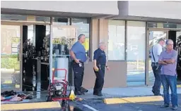  ?? JOE CAVARETTA/STAFF PHOTOGRAPH­ER ?? A malfunctio­ning bathroom exhaust fan sparked a fire at a flower shop, officials said. The fire was reported shortly before 8 a.m. Thursday at Silk Floral Gallery at the corner of West Hallandale Beach Boulevard and North Dixie Highway, according to...