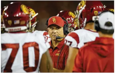  ?? THEARON W. HENDERSON / GETTY IMAGES ?? Texas and Southern California have fan bases with intrinsic doubts about their current leaders, the less-than-charismati­c Clay Helton (center) and the more-arrogant-than-most Tom Herman.