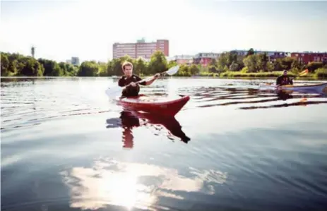  ?? ARKIVFOTO: KARIN NILSSON ?? FINT FLYT. Prova hur det är att färdas på vattnet när Långholmen kajak ordnar social paddling.