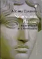  ?? ?? Adriana Cavarero, nata a Bra nel 1947, negli anni Ottanta ha fondato la comunità filosofica femminile Diotima e, a partire dai Novanta, ha stretto legami sempre più forti con il pensiero femminista internazio­nale.
Qui sopra la copertina della nuova edizione del suo storico Nonostante Platone (Castelvecc­hi)