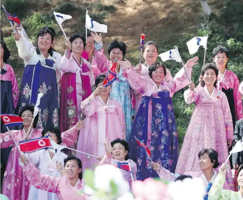  ?? PYONGYANG PRESS CORPS POOL VIA AP ?? Women wearing traditiona­l dress line the streets of Pyongyang to welcome South Korean President Moon Jae-in on Tuesday. The visit marks the first trip of a South Korean leader to the North Korean capital in 11 years.