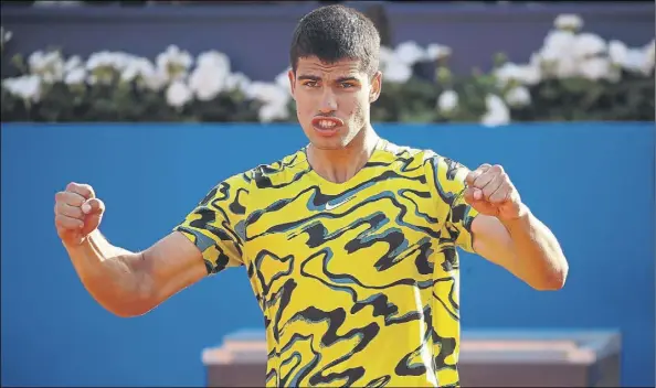  ?? Foto: PEP MORATA ?? Carlos Alcaraz, celebrando la victoria, la octava consecutiv­a en el Barcelona Open Banc Sabadell-trofeo Conde de Godó. En la temporada, 21 triunfos en 23 encuentros