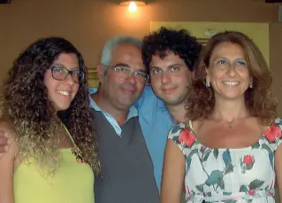  ??  ?? La famiglia D’Accolti: da sinistra Silvia, il papà Giovanni, Davide, la mamma Maria Antonietta