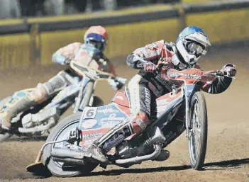  ?? PICTURES: DAVID LOWNDES ?? Simon Lambert in action against Glasgow.