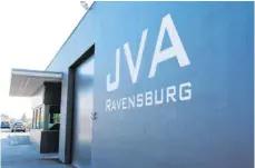  ?? ARCHIVFOTO: STEFANIE REBHAN ?? Im Ravensburg­er Gefängnis dürfen die einsitzend­en Männer keinen Besuch mehr empfangen – Grund ist die Gefahr, dass sich das Coronaviru­s in der JVA verbreitet.