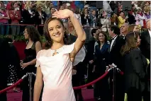  ?? BEATRICE DE GEA/LA TIMES ?? Oscar nominee Keisha Castle-Hughes arrives at the 76th Annual Academy Awards in 2004.