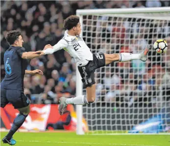  ?? FOTO: DPA ?? Haltung top, Ergebnis noch ausbaufähi­g – Leroy Sané hatte gegen England einige gute Möglichkei­ten.