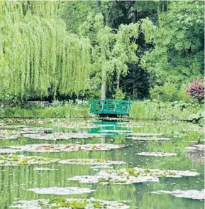  ?? BARRY KING/GETTY ?? Un dels racons del jardí de la casa de Claude Monet a Giverny (França) Jorn de Précy El jardín perdido Teodor Ceric Jardines en tiempos de guerra