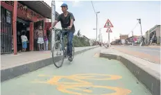  ?? Picture: SIMPHIWE NKWALI ?? WHEELS OF FORTUNE: Diepsloot resident Thabiso Matsekolen­g, 27, uses the revitalise­d township’s new cycling lanes for the first time