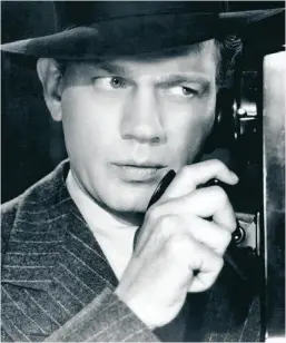  ??  ?? GÄST SKAPAR KAOS Charlie (Joseph Cotten) är inte den alls den mysmorbror han utger sig för att vara.